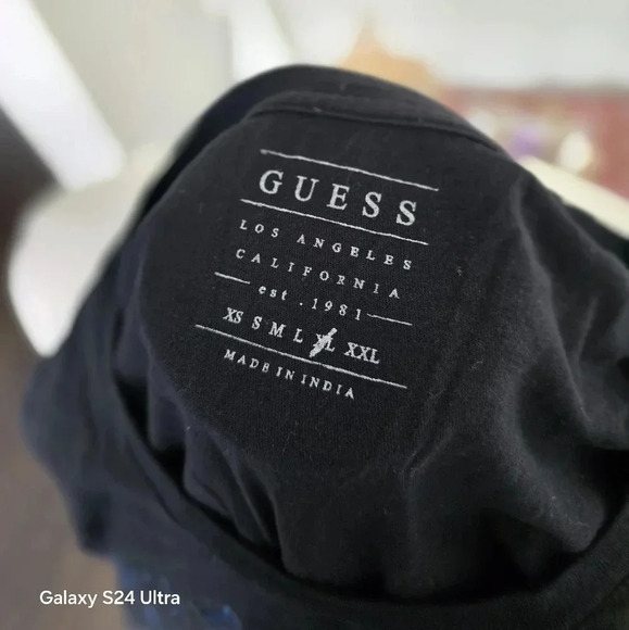 Guess Men's Extra Large T-Shirt - Picture 5 of 5